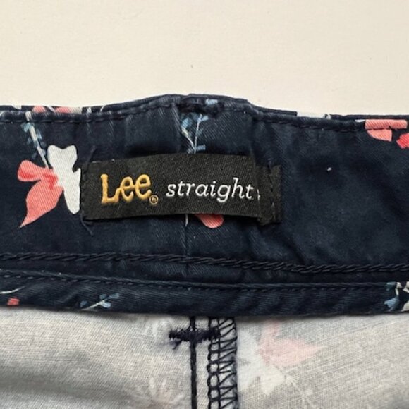 Lee Straight Fit Blue Floral Chino Shorts in Imperial Floral Dance Size 16M - Picture 7 of 7